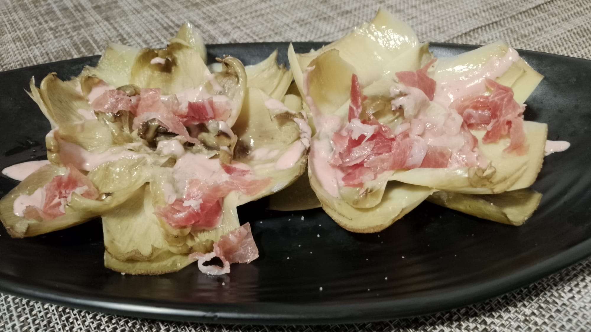 Alcachofas en Flor con Virutas de Jamón Ibérico y Foie