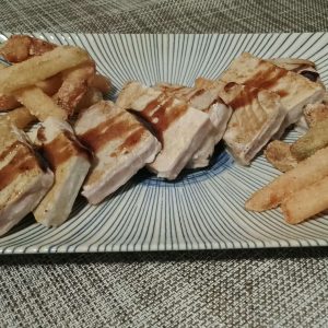 Lomitos de Atún con Salsa Teriyaki y Tempura de Verduritas